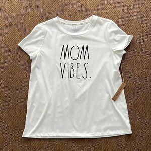 Rae Dunn MOM VIBES Shirt NWT Size M